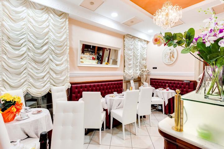 Caroline Suite in Rome
