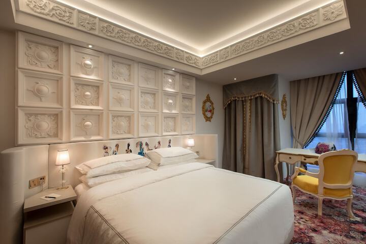 Room 17 of 195