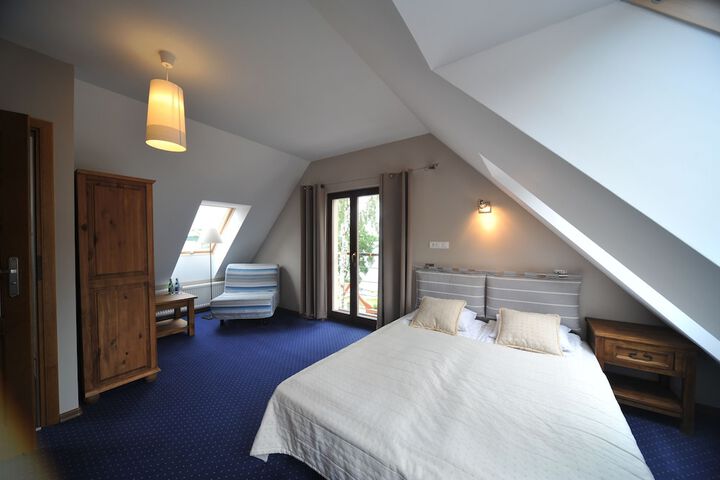 Room 6 of 28