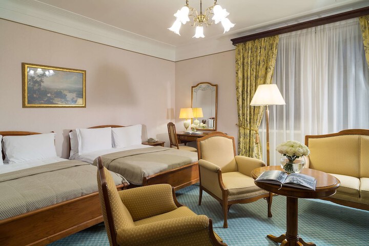 Room 45 of 142