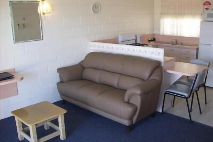 Room 6 of 11
