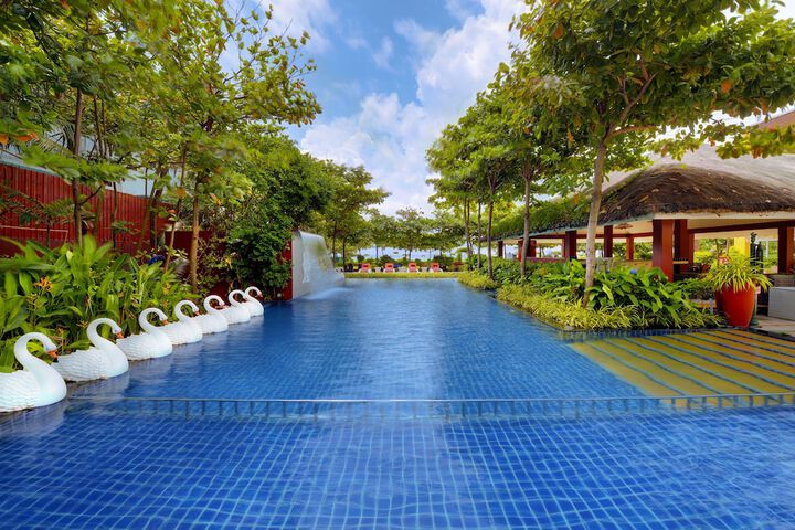 Pools & Facilities
