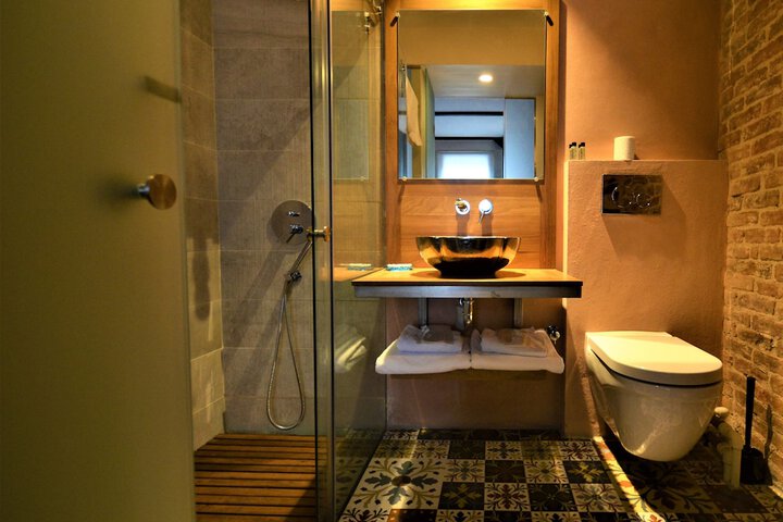 Room 15 of 40