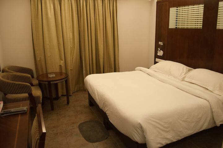 Room 9 of 35