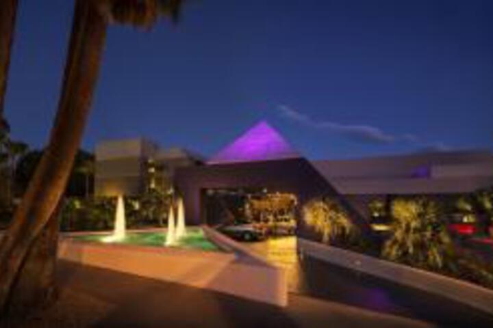 Hotel 10 of 51