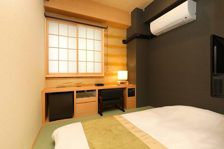 Room 12 of 38