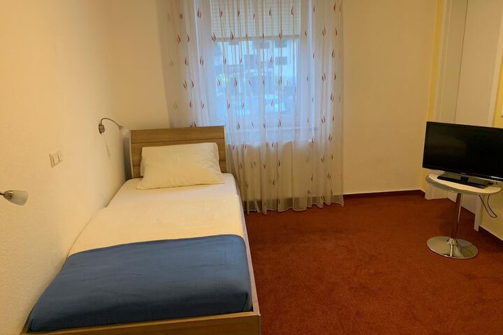 Room 22 of 49