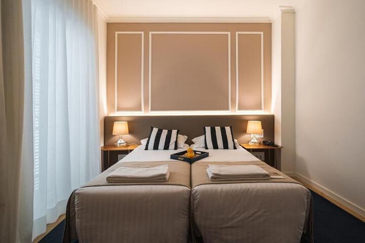 Room 6 of 43