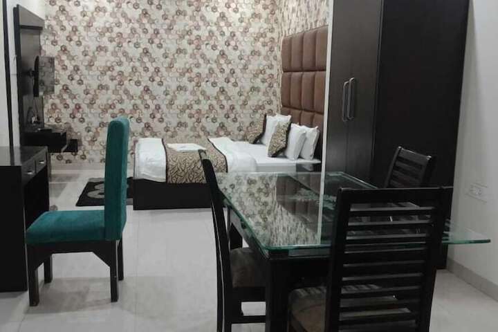 Room 5 of 24