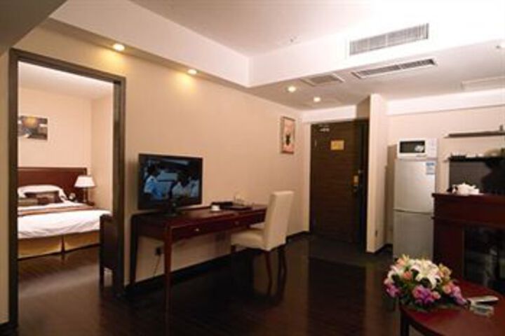 Room 7 of 9