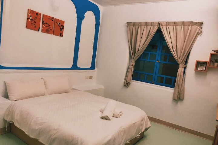 Room 5 of 18