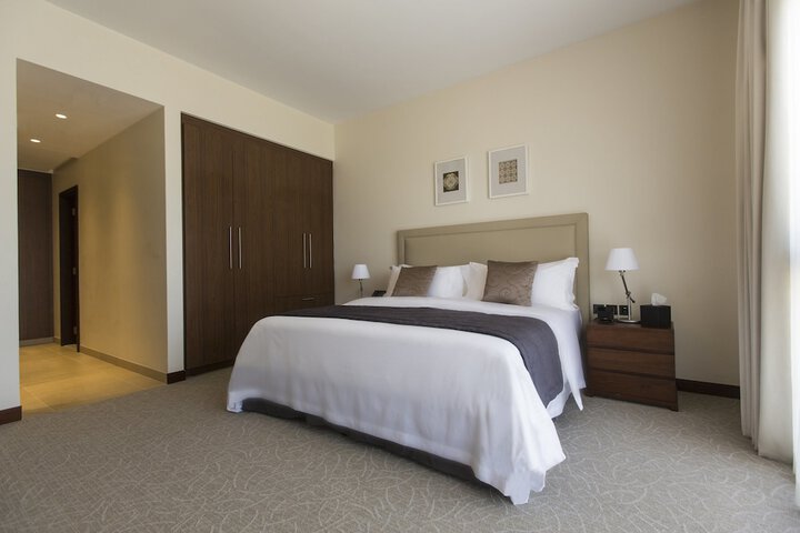 Room 8 of 80