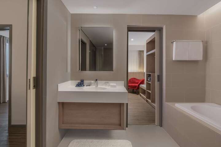 Room 29 of 76