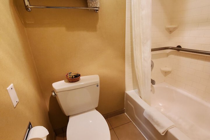 Room 25 of 46