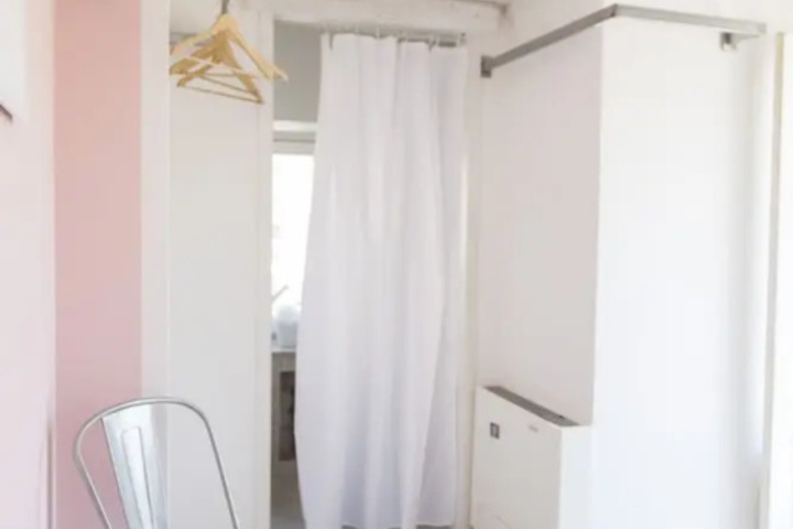 Room 2 of 10