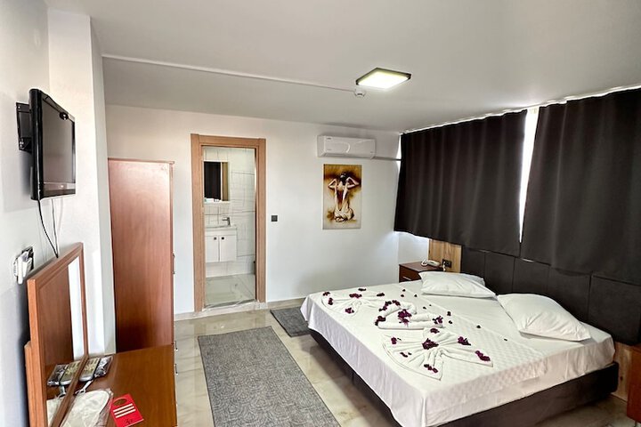Room 5 of 26
