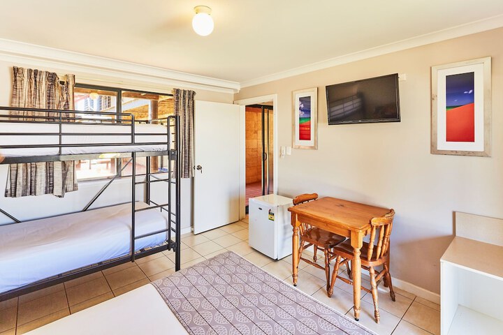 Room 25 of 122