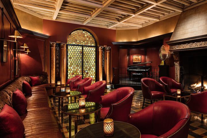 Lounge 56 of 76