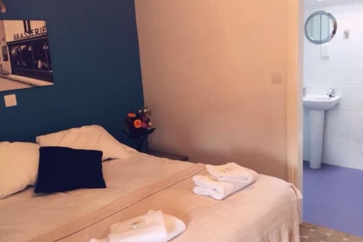 Room 4 of 16