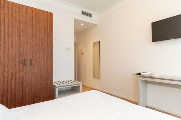 Room 35 of 79