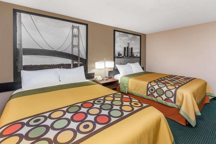1 Queen Bed Mobility Accessible (3 of 14)