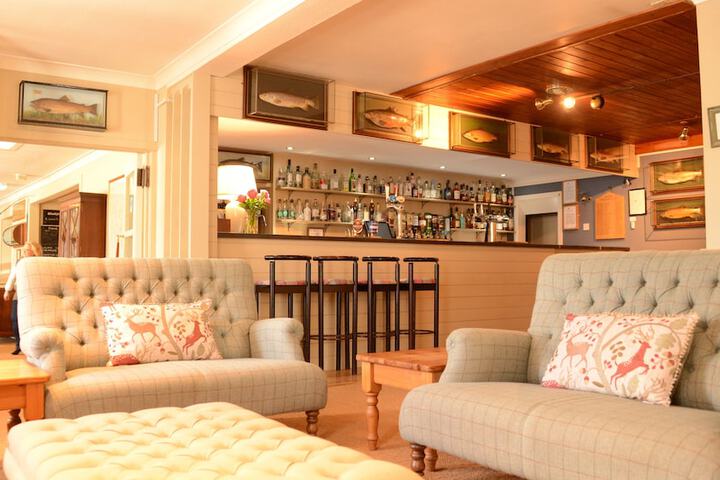 Lounge 54 of 62
