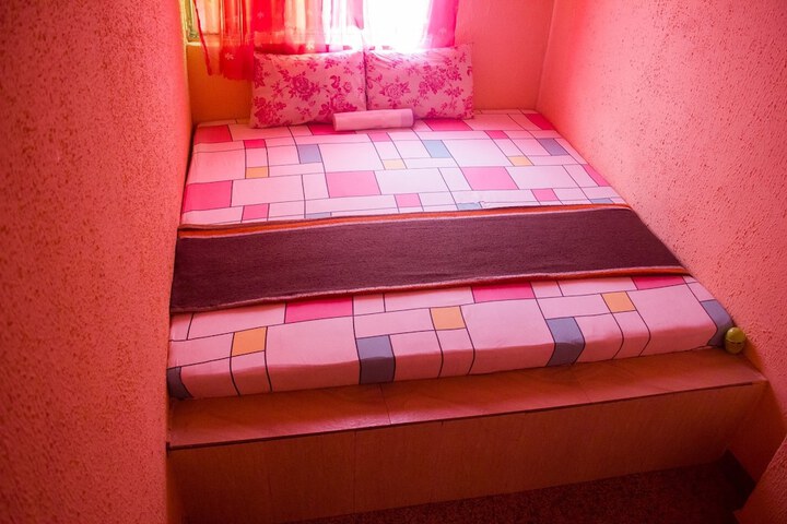 Room 5 of 11