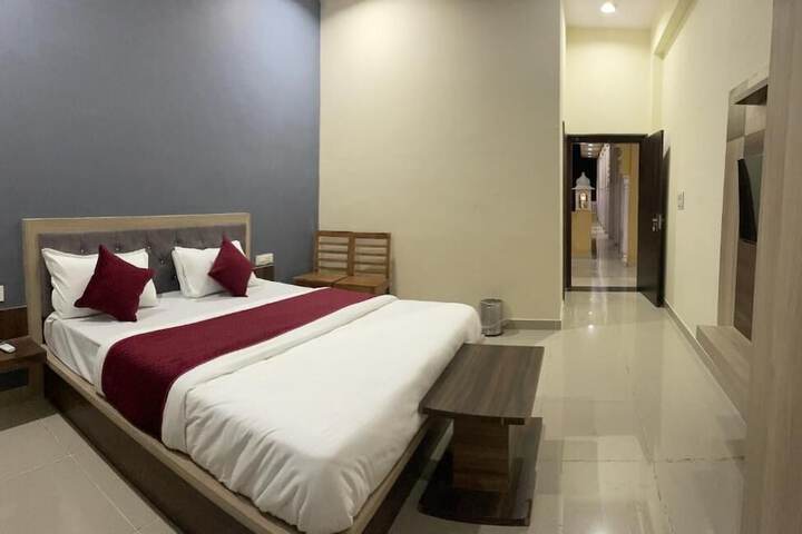 Room 4 of 32