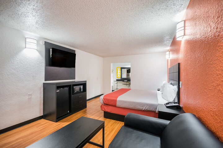 Room 15 of 36