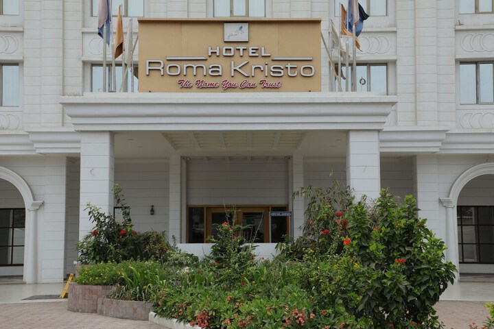 Hotel Exterior 83 of 87
