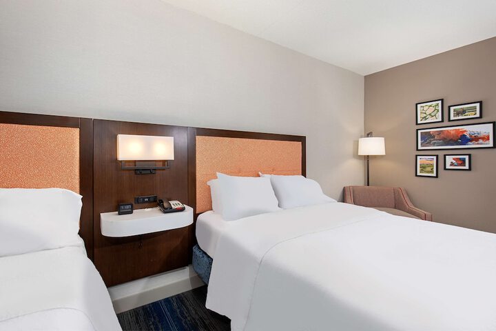 2 Queen Beds (3 of 4)