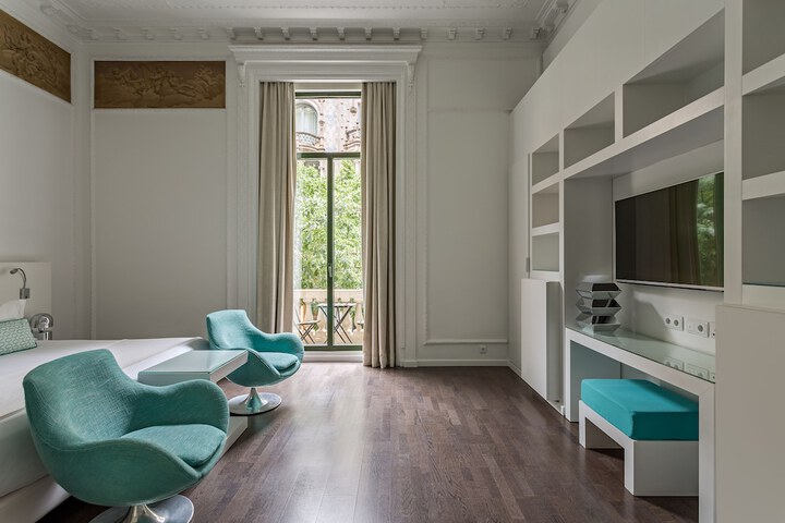 Room 32 of 73