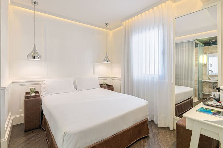 Room 12 of 80