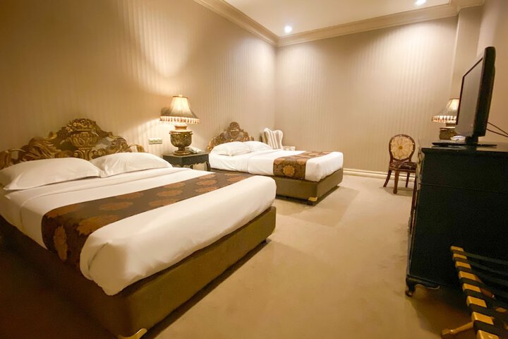 Room 8 of 35