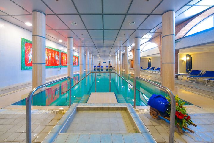 Pool 24 of 50