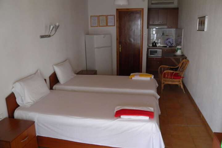 Room 4 of 16