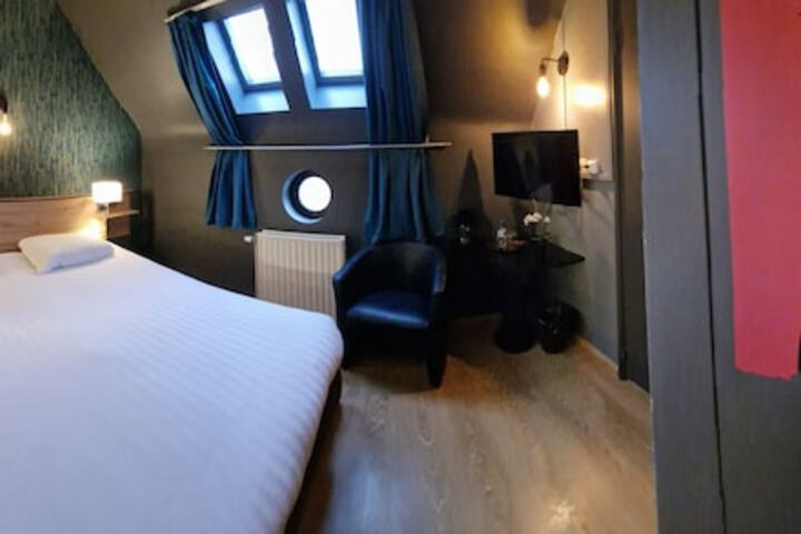 Room 16 of 30