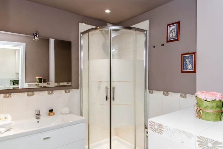 Bathroom Interior Photo