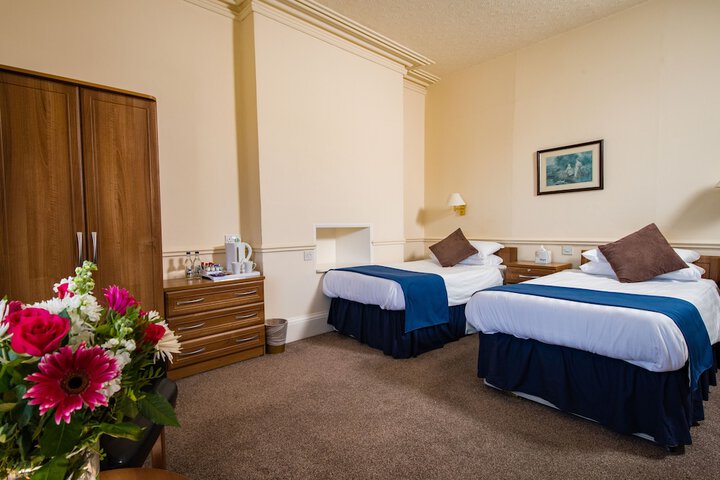 Room 4 of 63