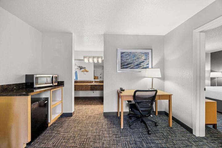 Room 17 of 33