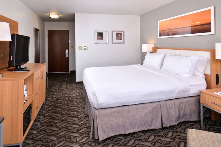 Standard King Bed Accessible (7 of 16)