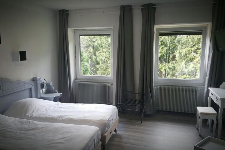 Room 16 of 40