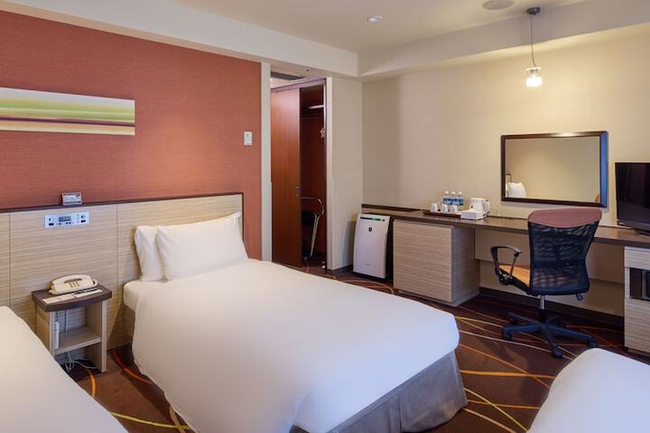 Room 21 of 145