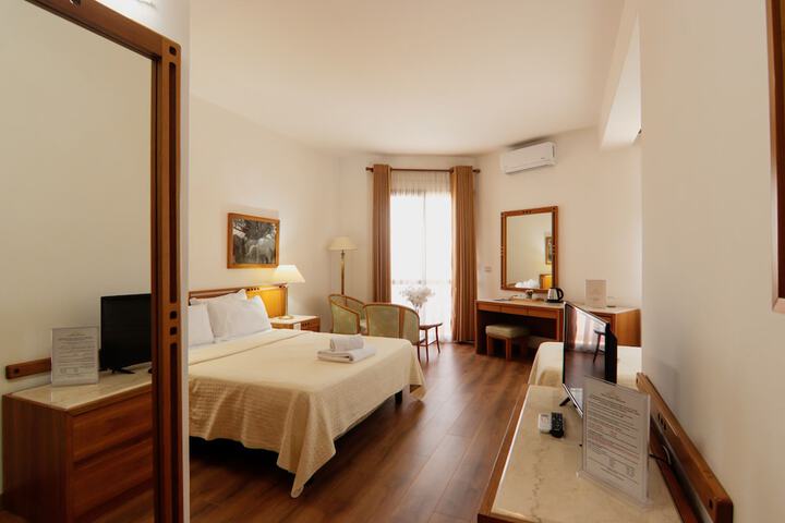 Room 54 of 187