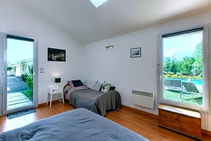 Room 5 of 16