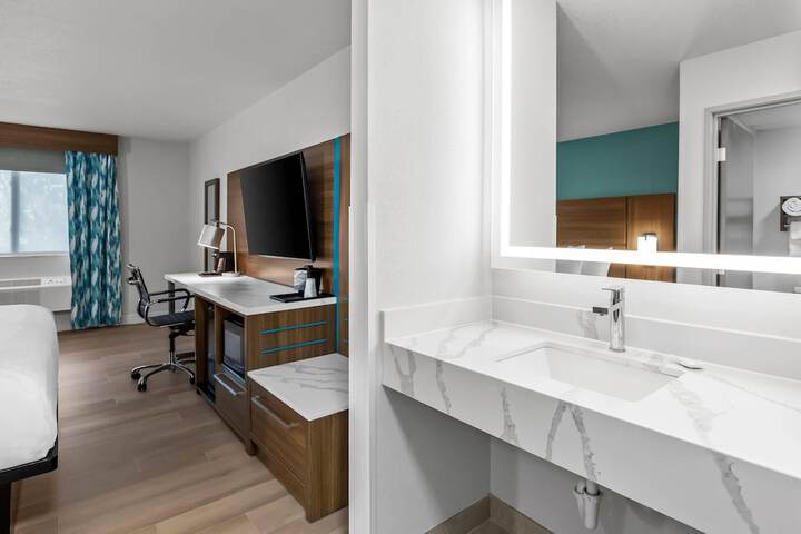 Room 32 of 56