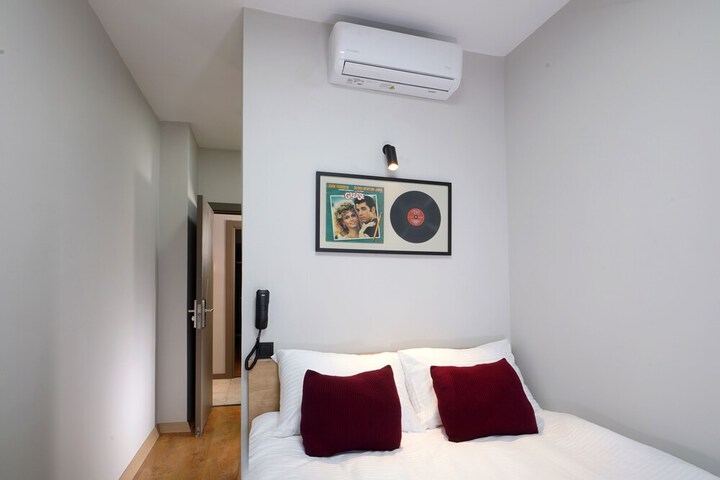 Room 6 of 39
