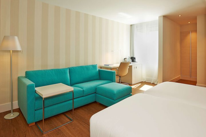 Room 28 of 70