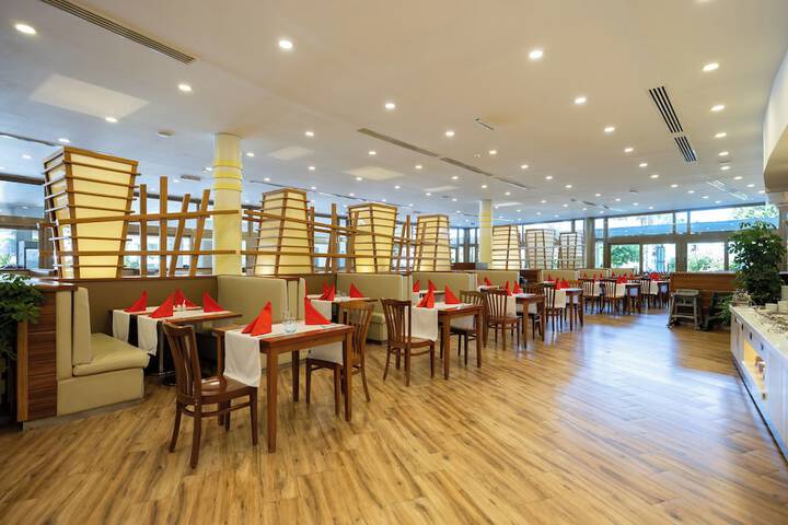 Dining 146 of 252
