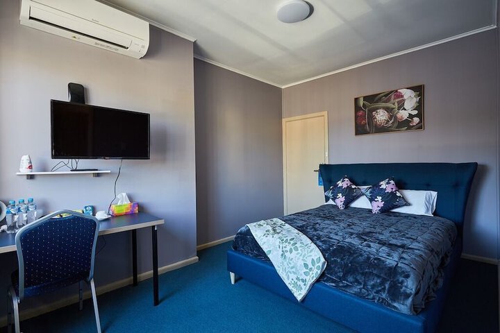 Room 5 of 28